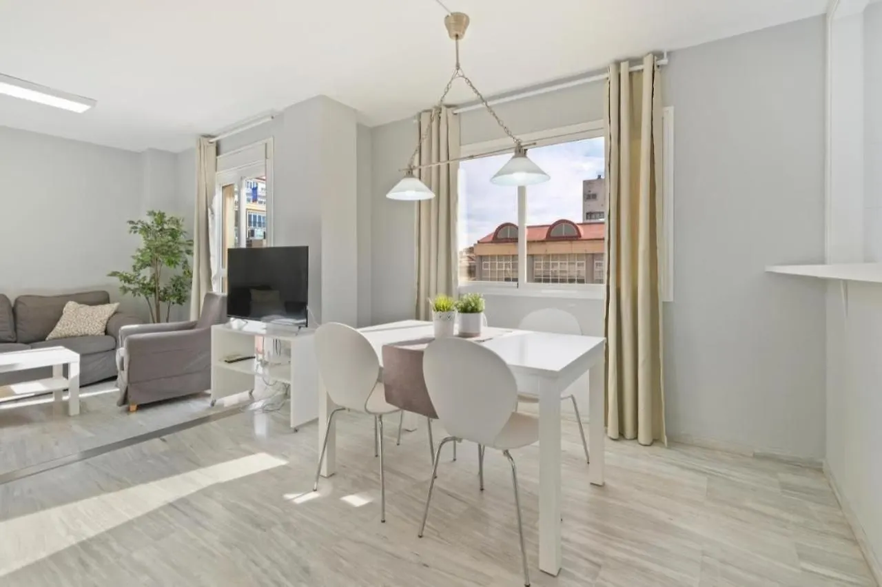 Apartamento En Calle Cuarteles De Dos Habitaciones Málaga 0*,  España