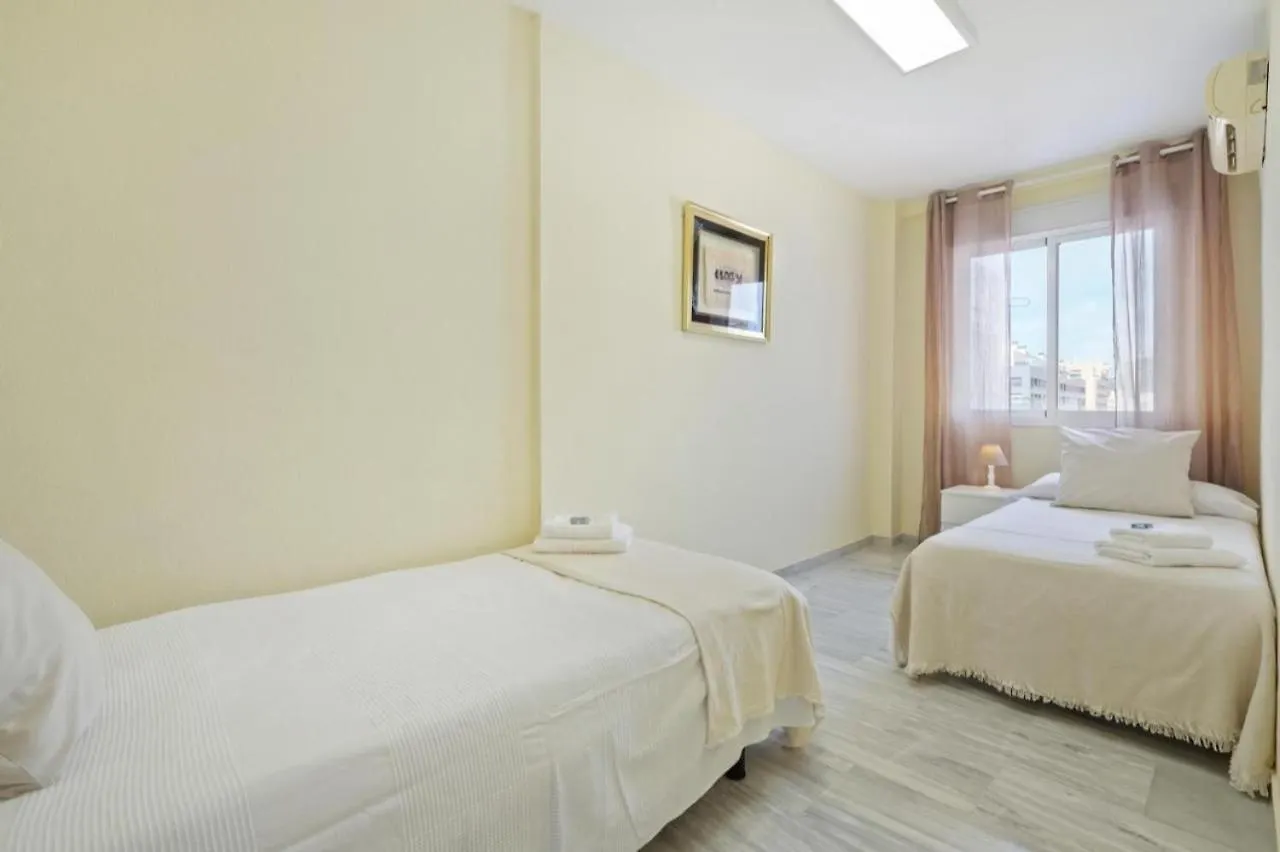 Apartamento En Calle Cuarteles De Dos Habitaciones Málaga