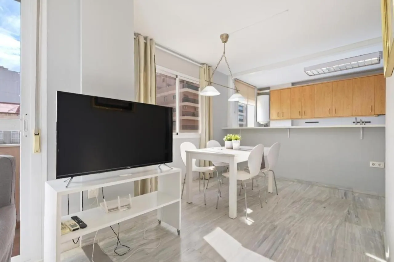 Apartamento En Calle Cuarteles De Dos Habitaciones Málaga